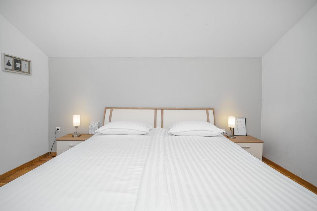 Family Petrov Apartments Vodice Luaran gambar