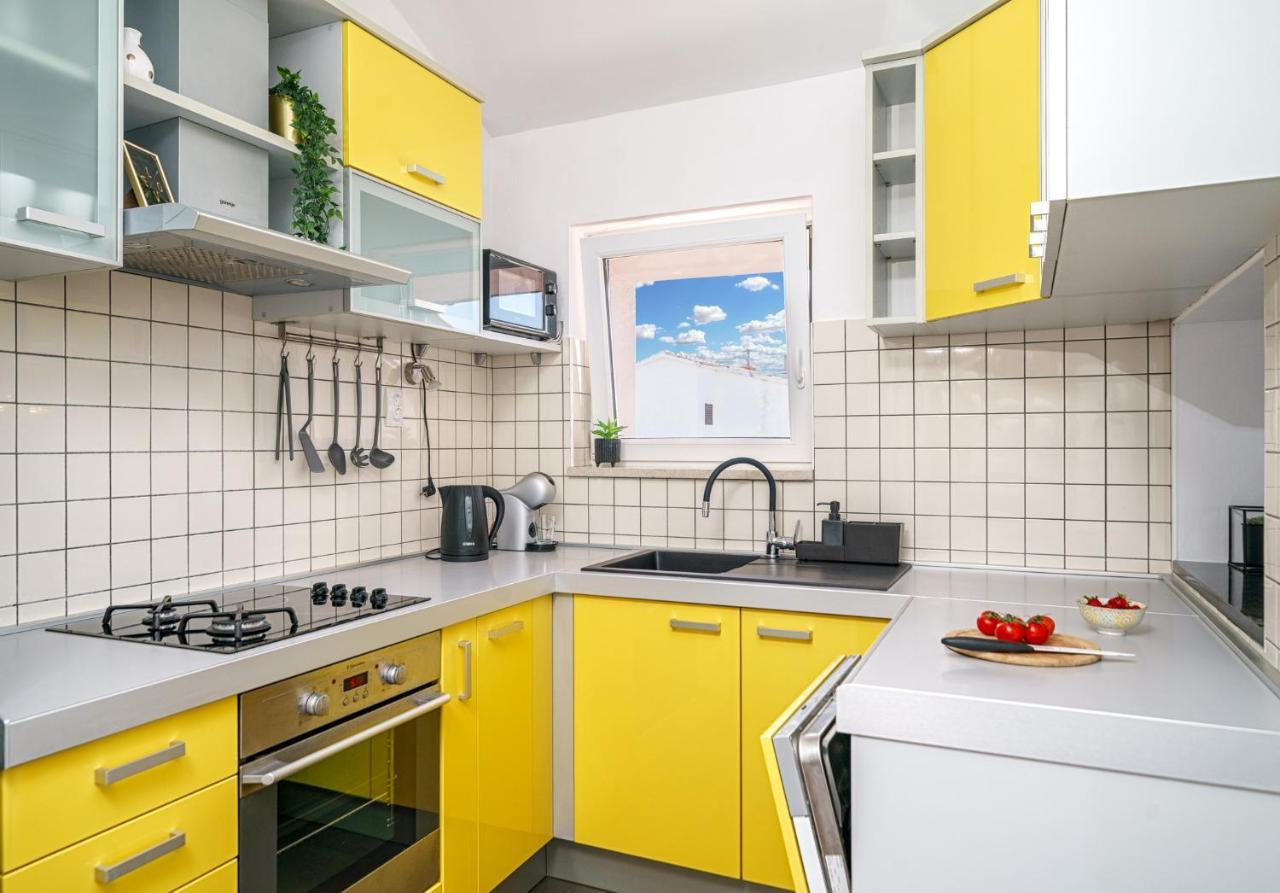 Family Petrov Apartments Vodice Luaran gambar