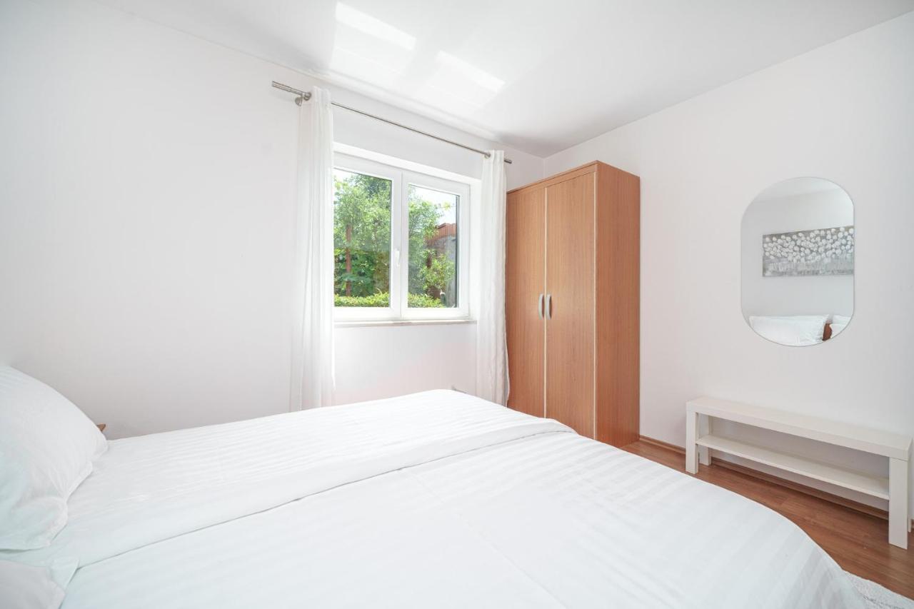 Family Petrov Apartments Vodice Luaran gambar