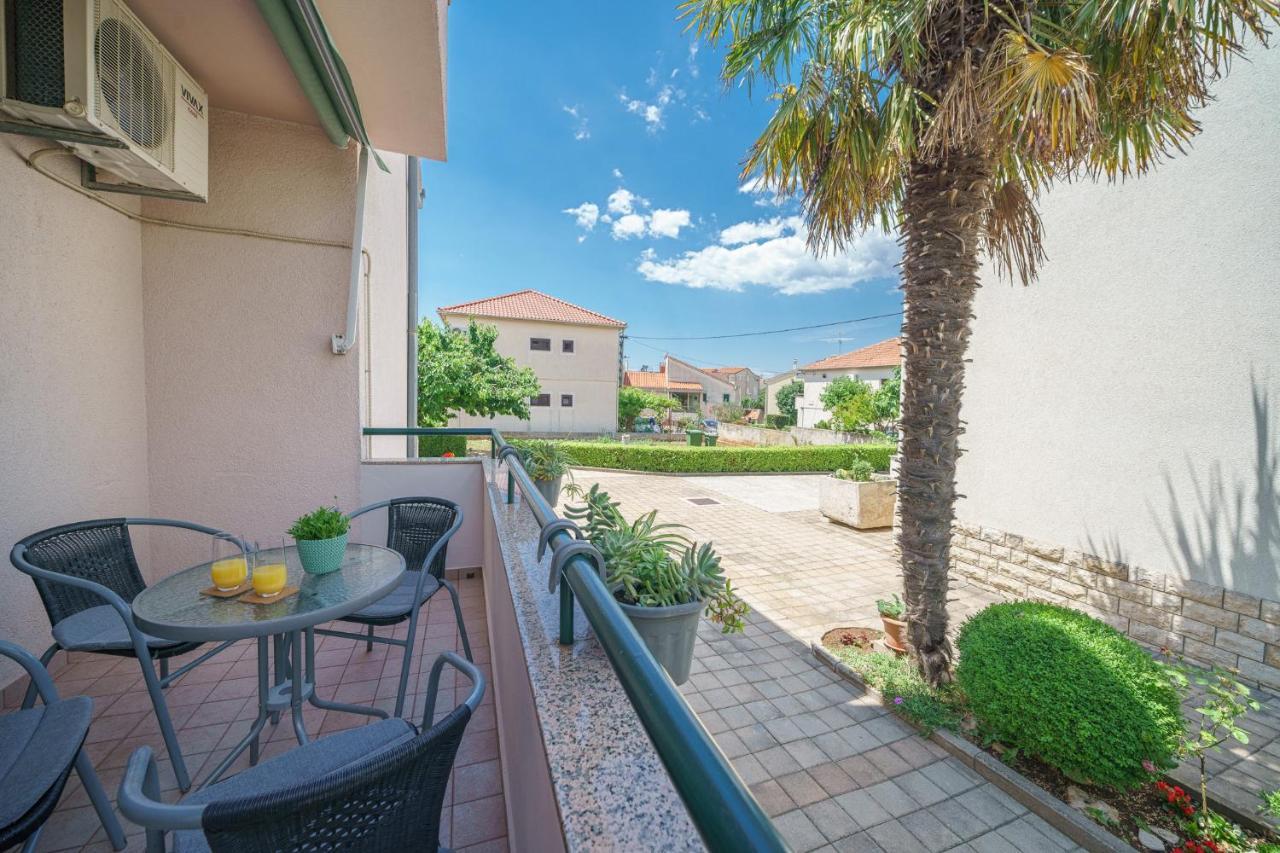 Family Petrov Apartments Vodice Luaran gambar