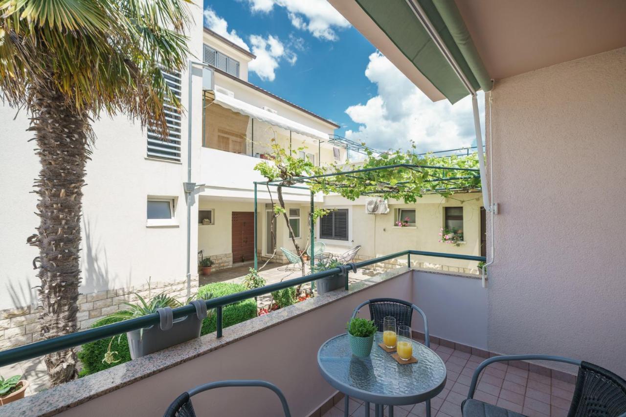 Family Petrov Apartments Vodice Luaran gambar