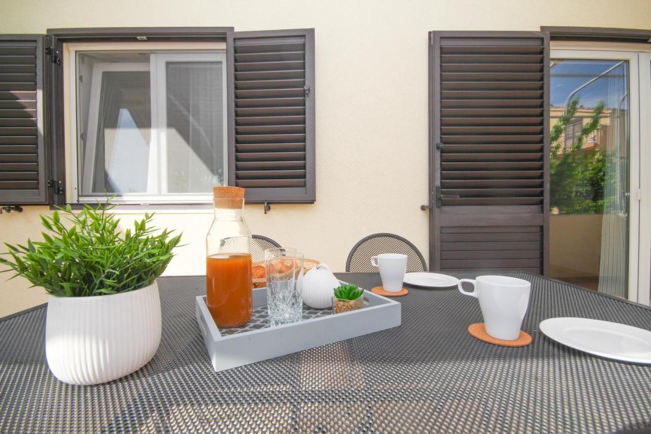 Family Petrov Apartments Vodice Luaran gambar
