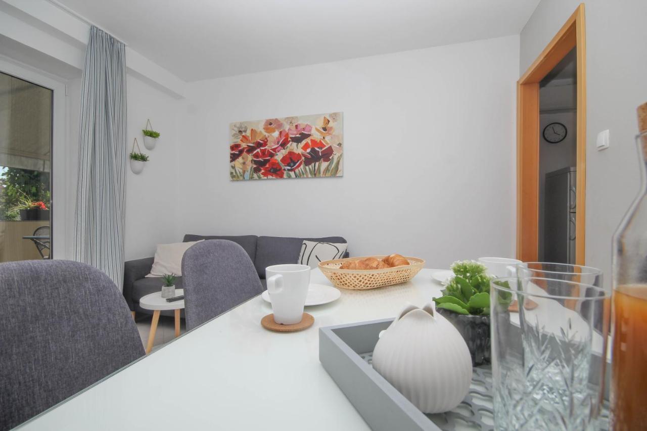 Family Petrov Apartments Vodice Luaran gambar