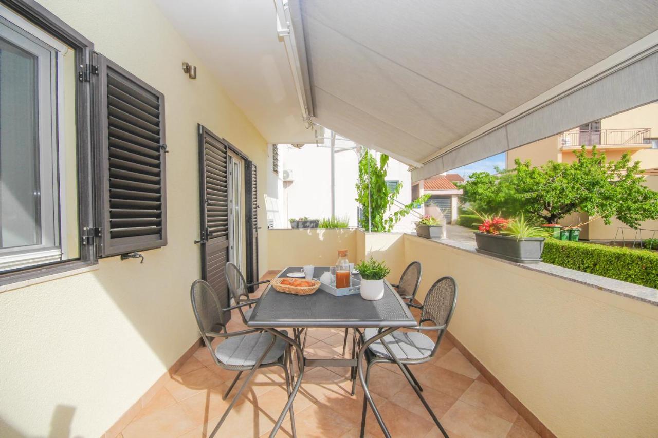 Family Petrov Apartments Vodice Luaran gambar