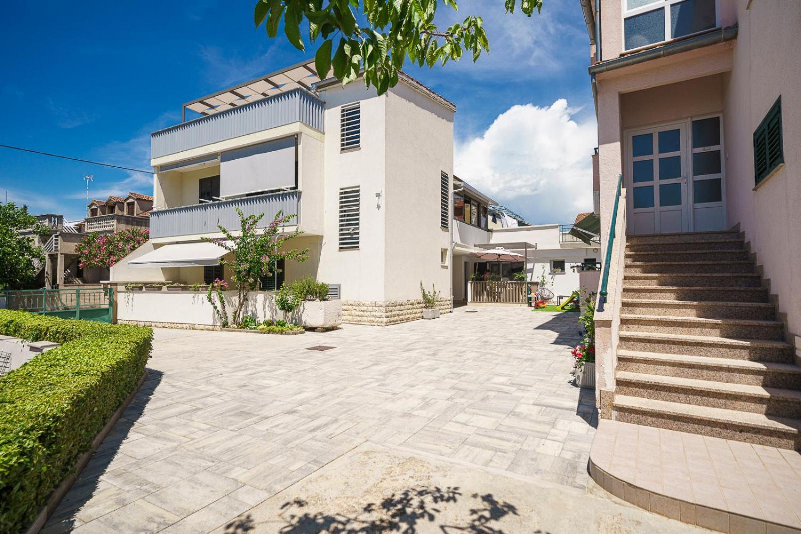 Family Petrov Apartments Vodice Luaran gambar