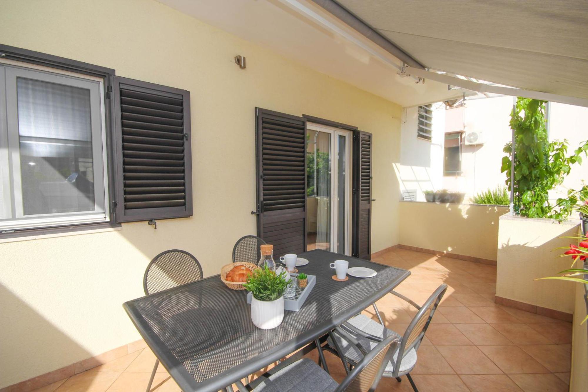 Family Petrov Apartments Vodice Bilik gambar