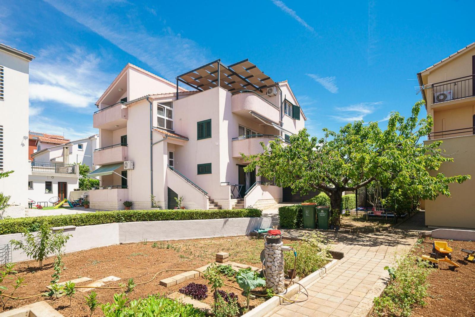Family Petrov Apartments Vodice Luaran gambar