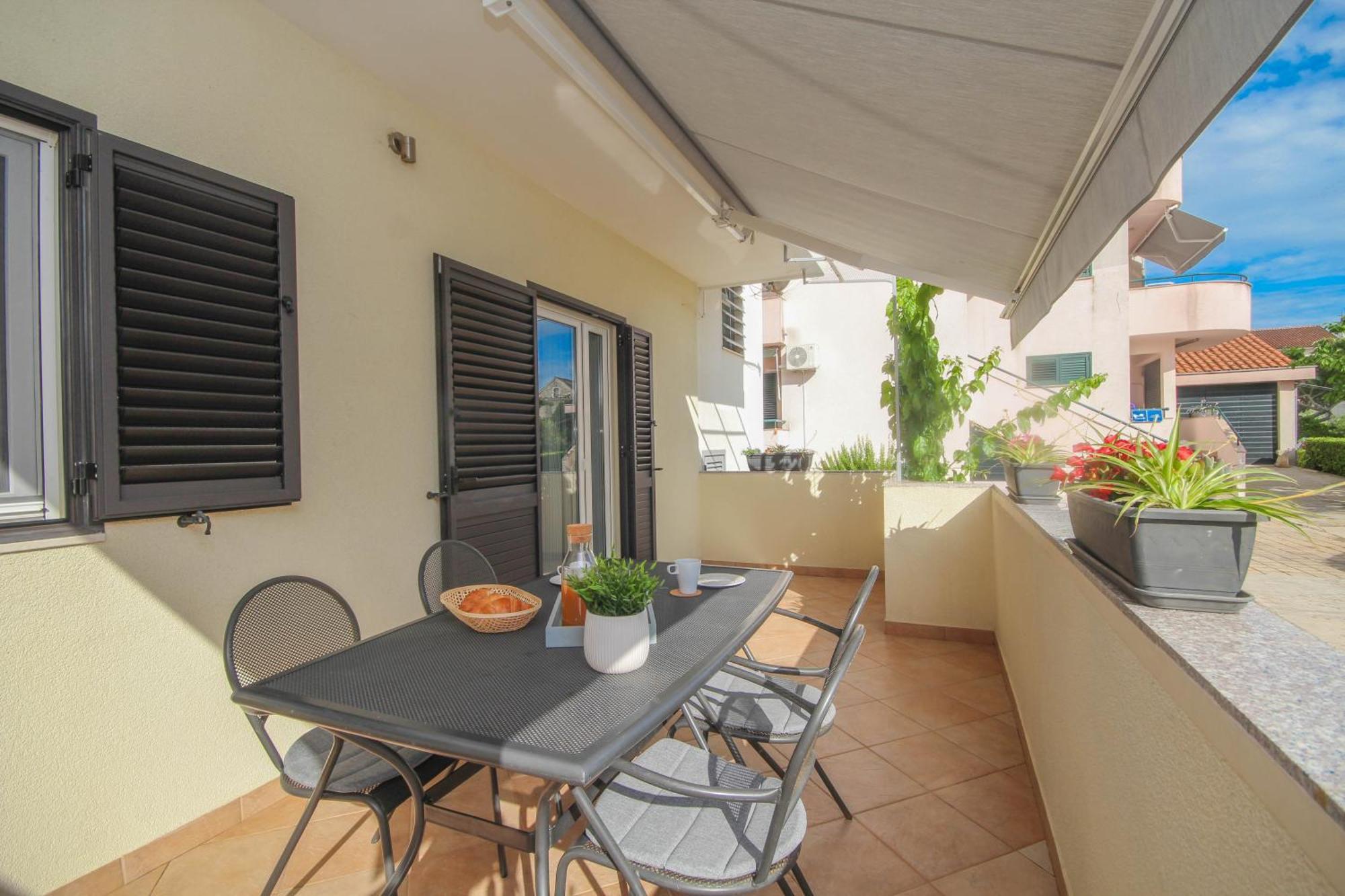 Family Petrov Apartments Vodice Bilik gambar